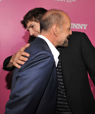 Bruce Willis and Ashton Kutcher at event of The House Bunny (2008)