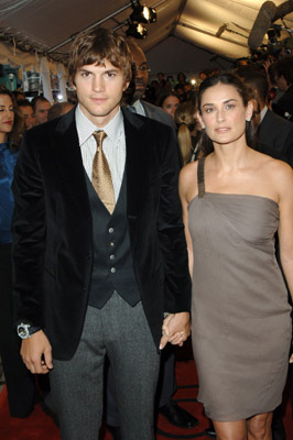 Demi Moore and Ashton Kutcher at event of Bobby (2006)