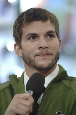 Ashton Kutcher at event of Total Request Live (1999)