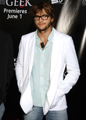 Ashton Kutcher at event of Beauty and the Geek (2005)