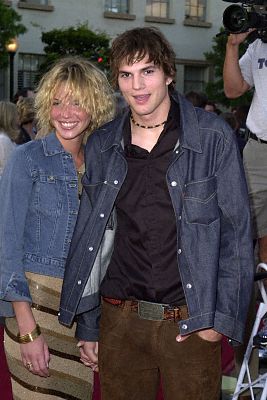 Ashton Kutcher and Ashley Scott at event of The Score (2005)