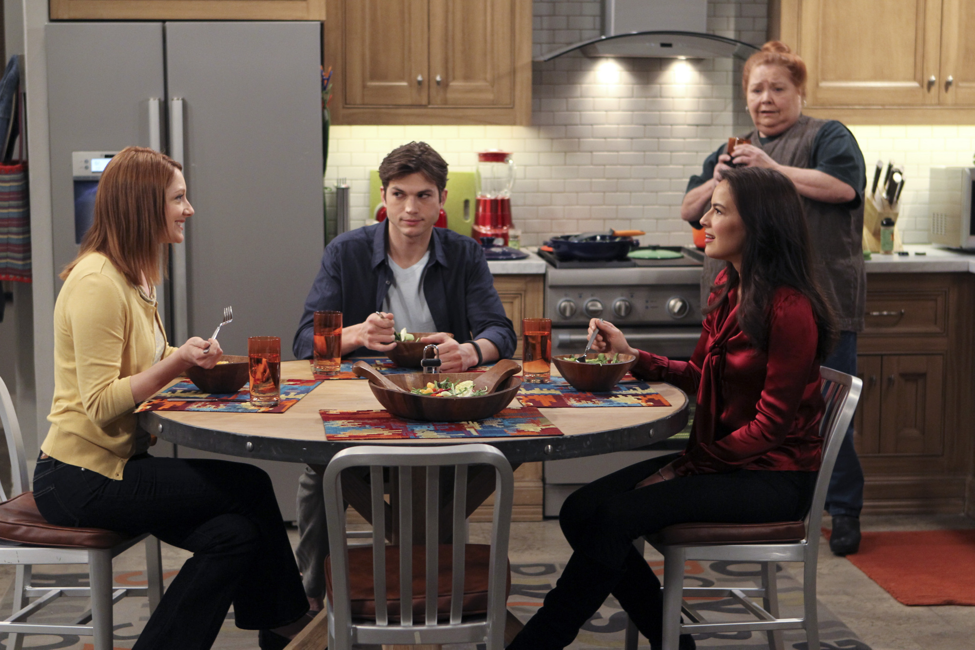 Still of Conchata Ferrell, Ashton Kutcher, Judy Greer and Sophie Winkleman in Two and a Half Men (2003)