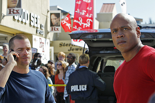 Still of Chris O'Donnell and LL Cool J in NCIS: Los Angeles (2009)