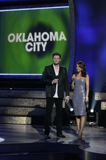 Still of Nick Lachey and Maria Menounos in Clash of the Choirs (2007)