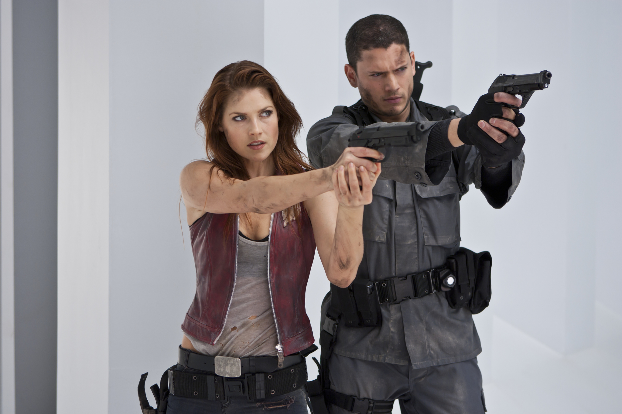 Still of Ali Larter and Wentworth Miller in Absoliutus blogis: pomirtinis gyvenimas (2010)