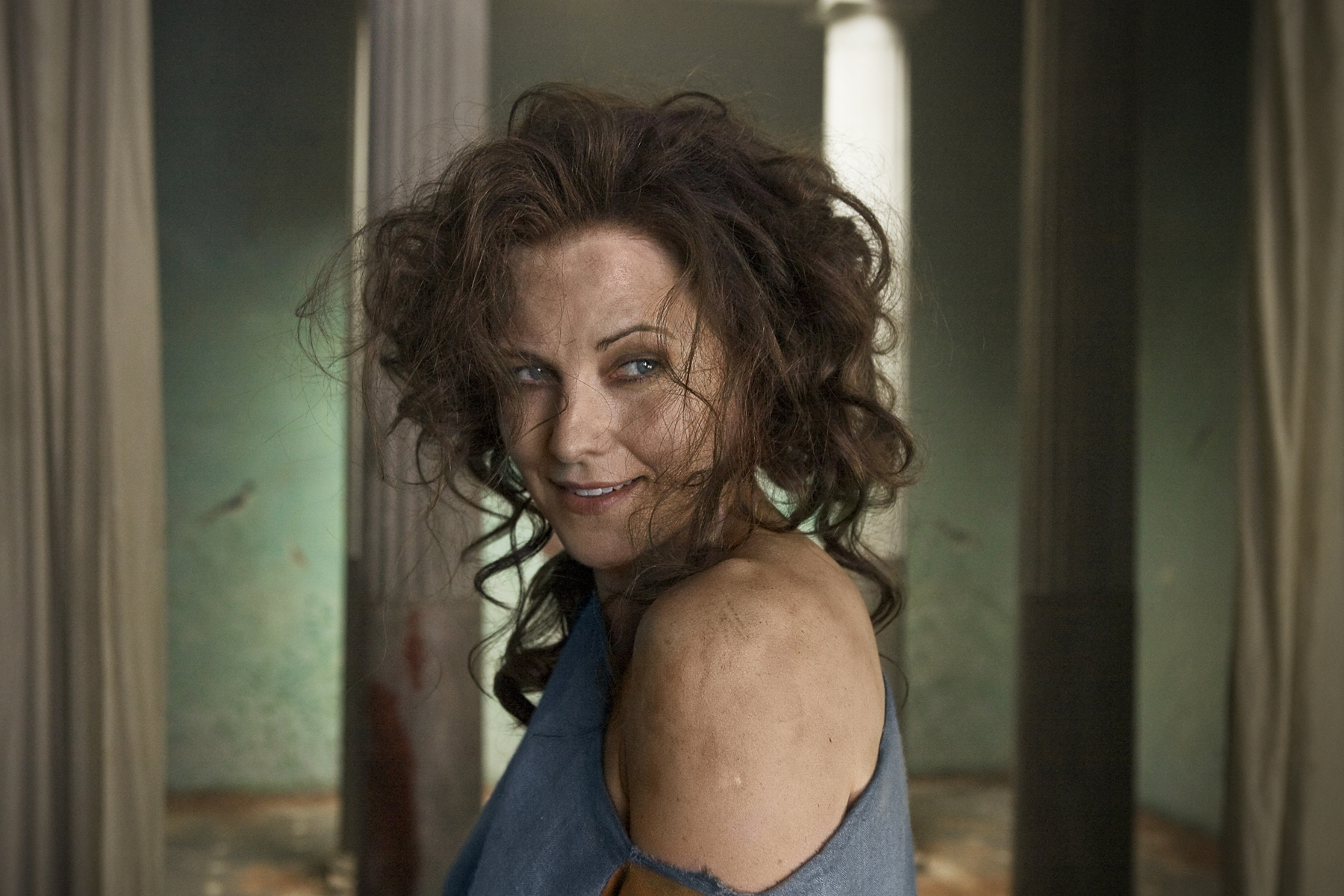 Still of Lucy Lawless in Spartacus: Blood and Sand (2010)