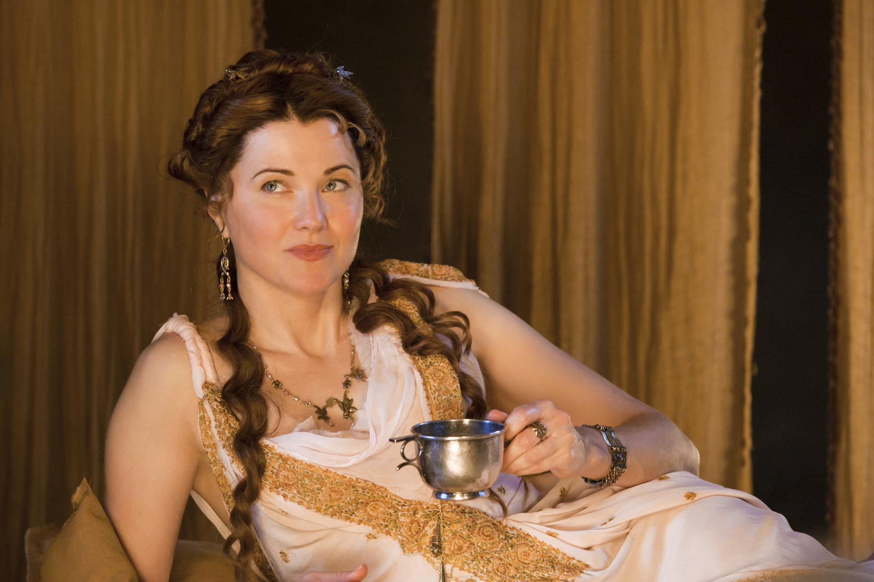 Still of Lucy Lawless in Spartacus: Gods of the Arena (2011)