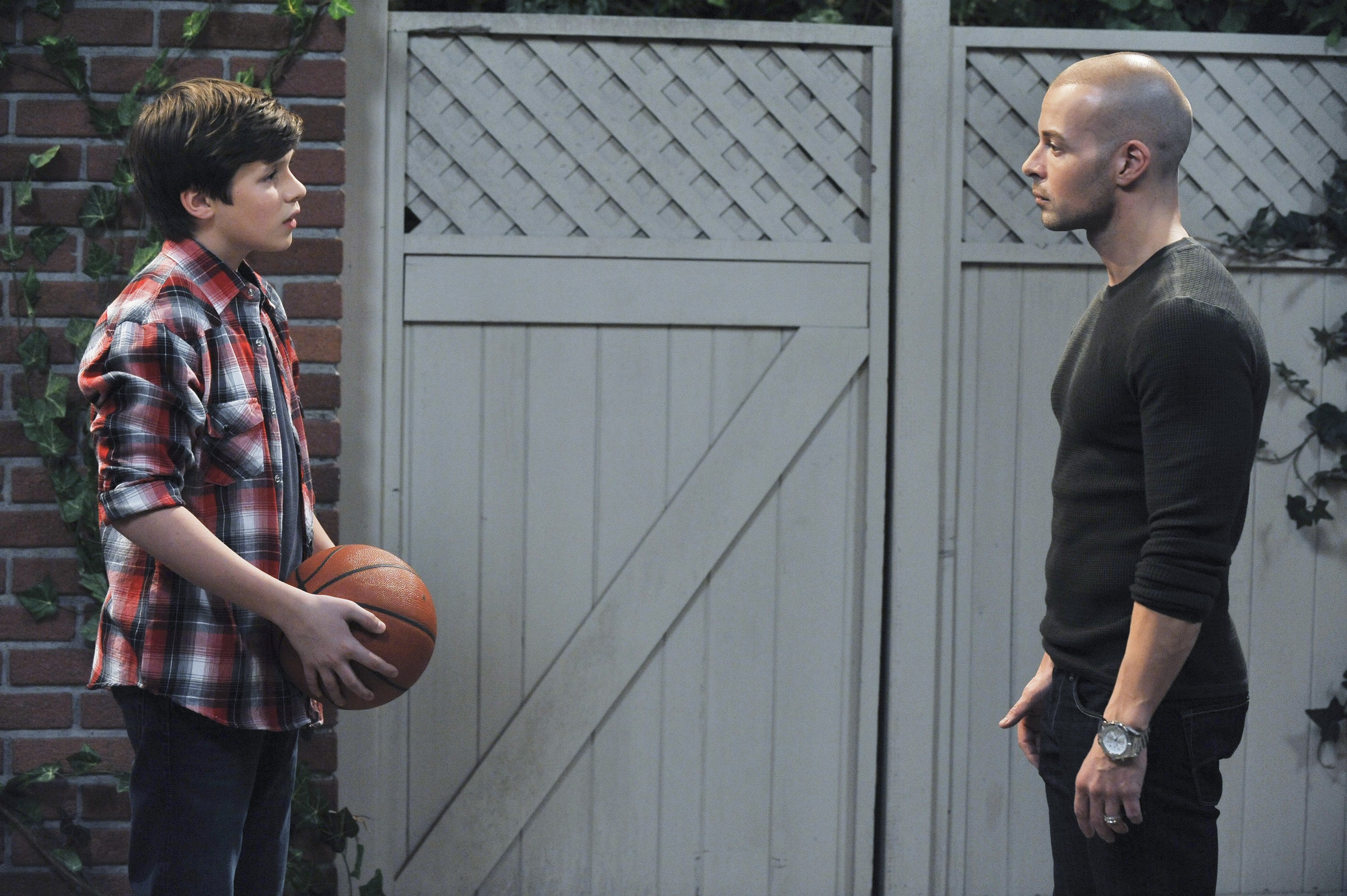 Still of Joseph Lawrence and Nick Robinson in Melissa & Joey (2010)
