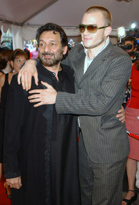 Shekhar Kapur and Heath Ledger at event of The Four Feathers (2002)