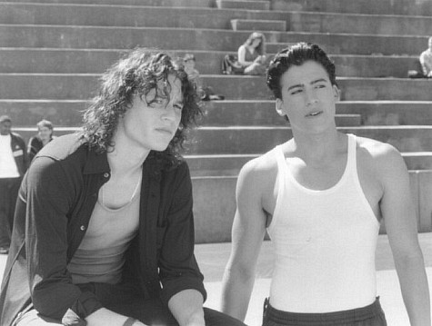 Still of Andrew Keegan and Heath Ledger in 10 Things I Hate About You (1999)