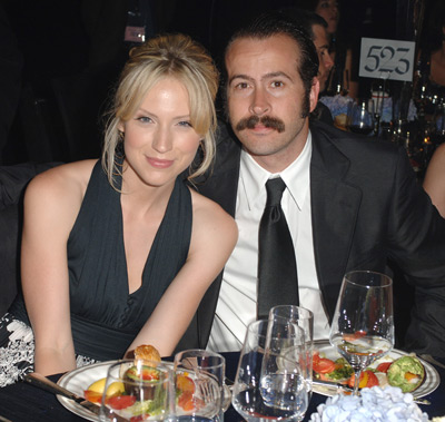 Jason Lee and Beth Riesgraf