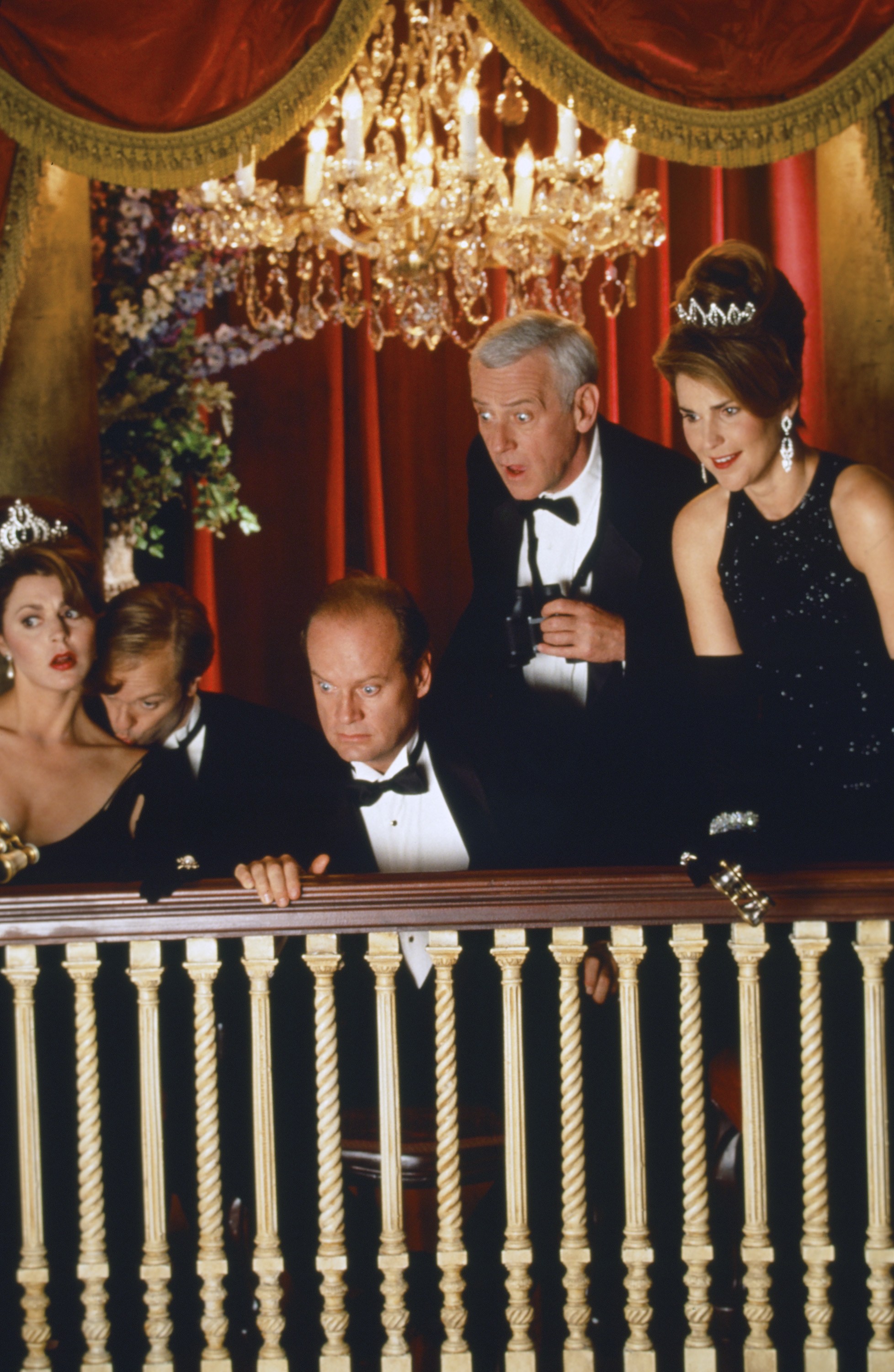 Still of Kelsey Grammer, David Hyde Pierce, John Mahoney, Peri Gilpin and Jane Leeves in Frasier (1993)