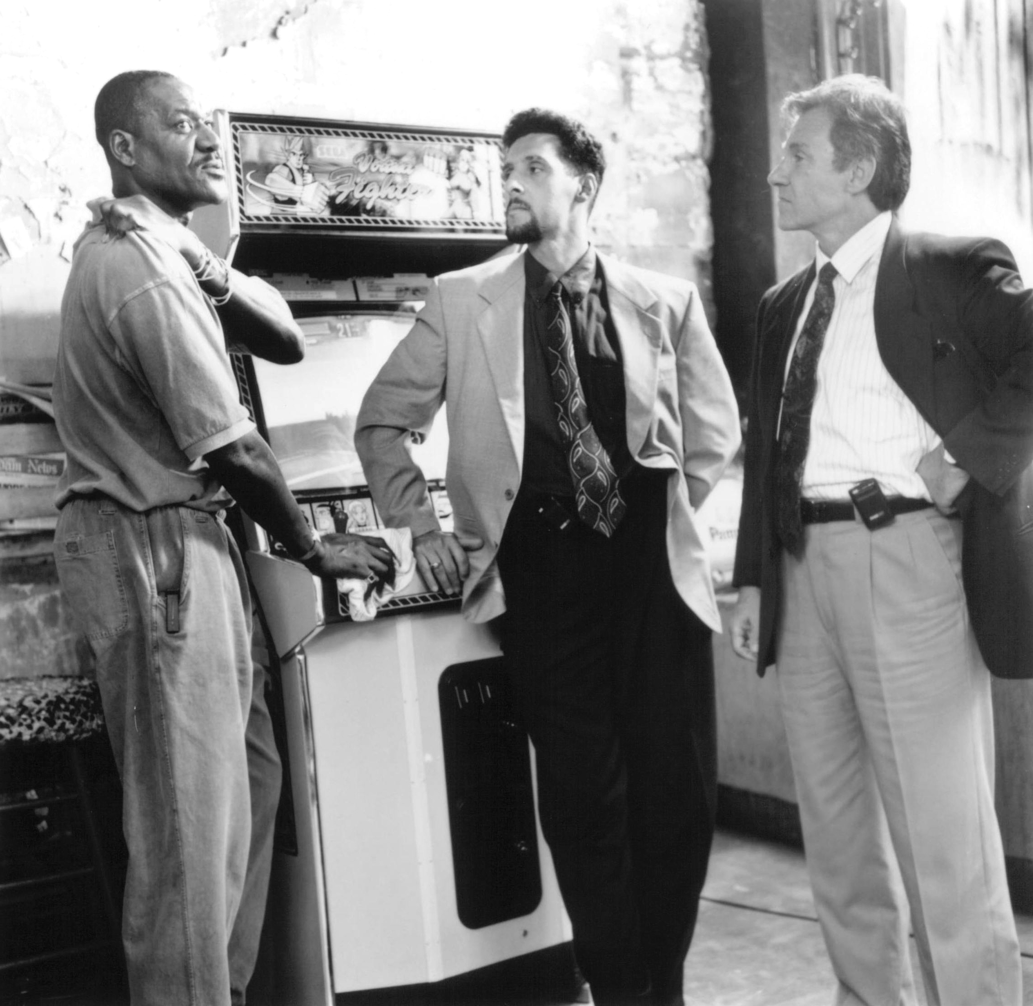 Still of Harvey Keitel, John Turturro and Delroy Lindo in Clockers (1995)