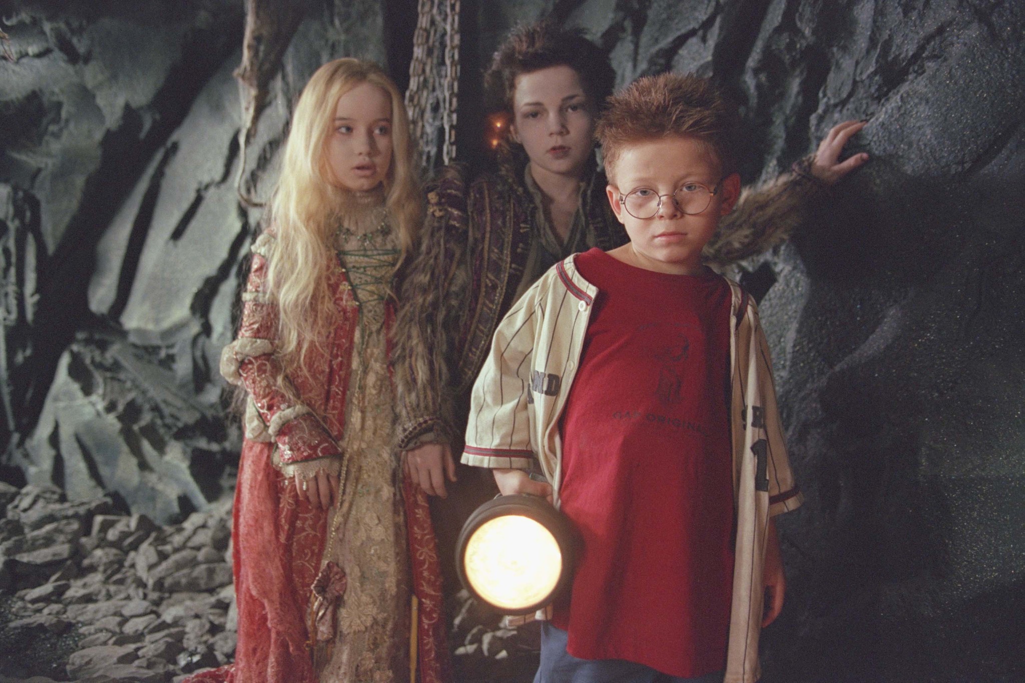 Still of Jonathan Lipnicki, Anna Popplewell and Rollo Weeks in The Little Vampire (2000)