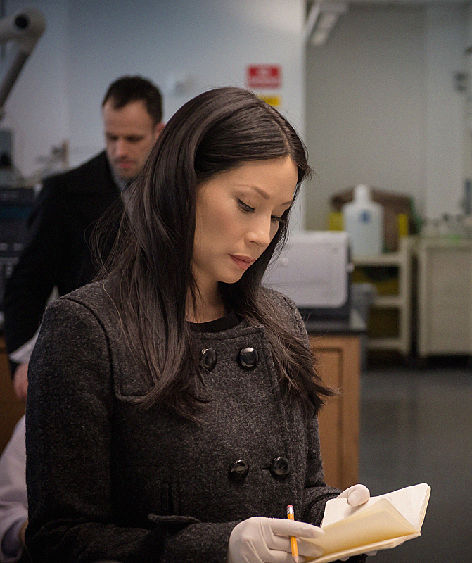 Still of Lucy Liu in Elementaru (2012)