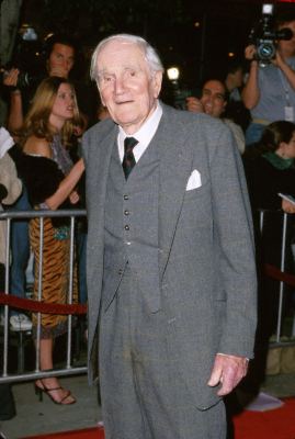 Desmond Llewelyn at event of Ir viso Pasaulio negana (1999)