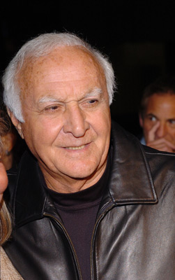 Robert Loggia at event of Finding Neverland (2004)
