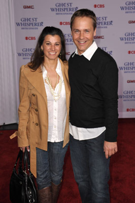 Chad Lowe and Kim Painter at event of Ghost Whisperer (2005)