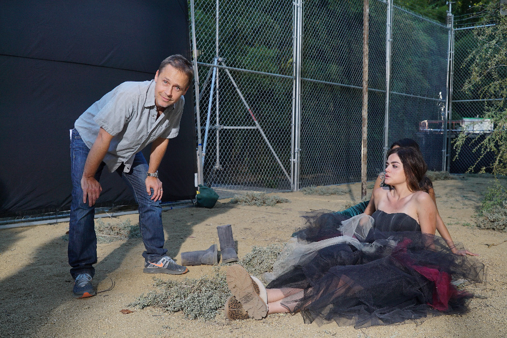 Still of Chad Lowe, Lucy Hale and Pretty Little Liars in Jaunosios melages (2010)