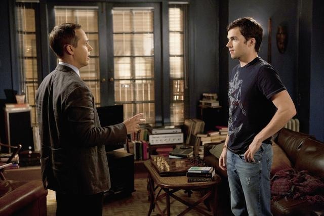 Still of Chad Lowe and Ian Harding in Jaunosios melages (2010)