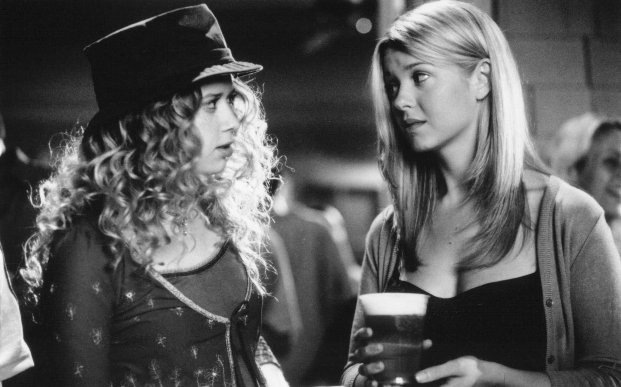 Still of Natasha Lyonne and Tara Reid in American Pie (1999)