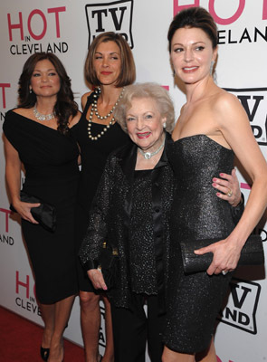 Valerie Bertinelli, Jane Leeves, Wendie Malick and Betty White at event of Hot in Cleveland (2010)