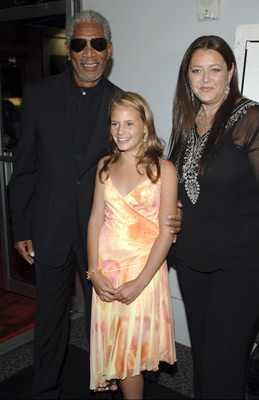 Morgan Freeman, Camryn Manheim and Becca Gardner at event of An Unfinished Life (2005)