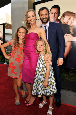 Leslie Mann, Judd Apatow, Maude Apatow and Iris Apatow at event of Funny People (2009)
