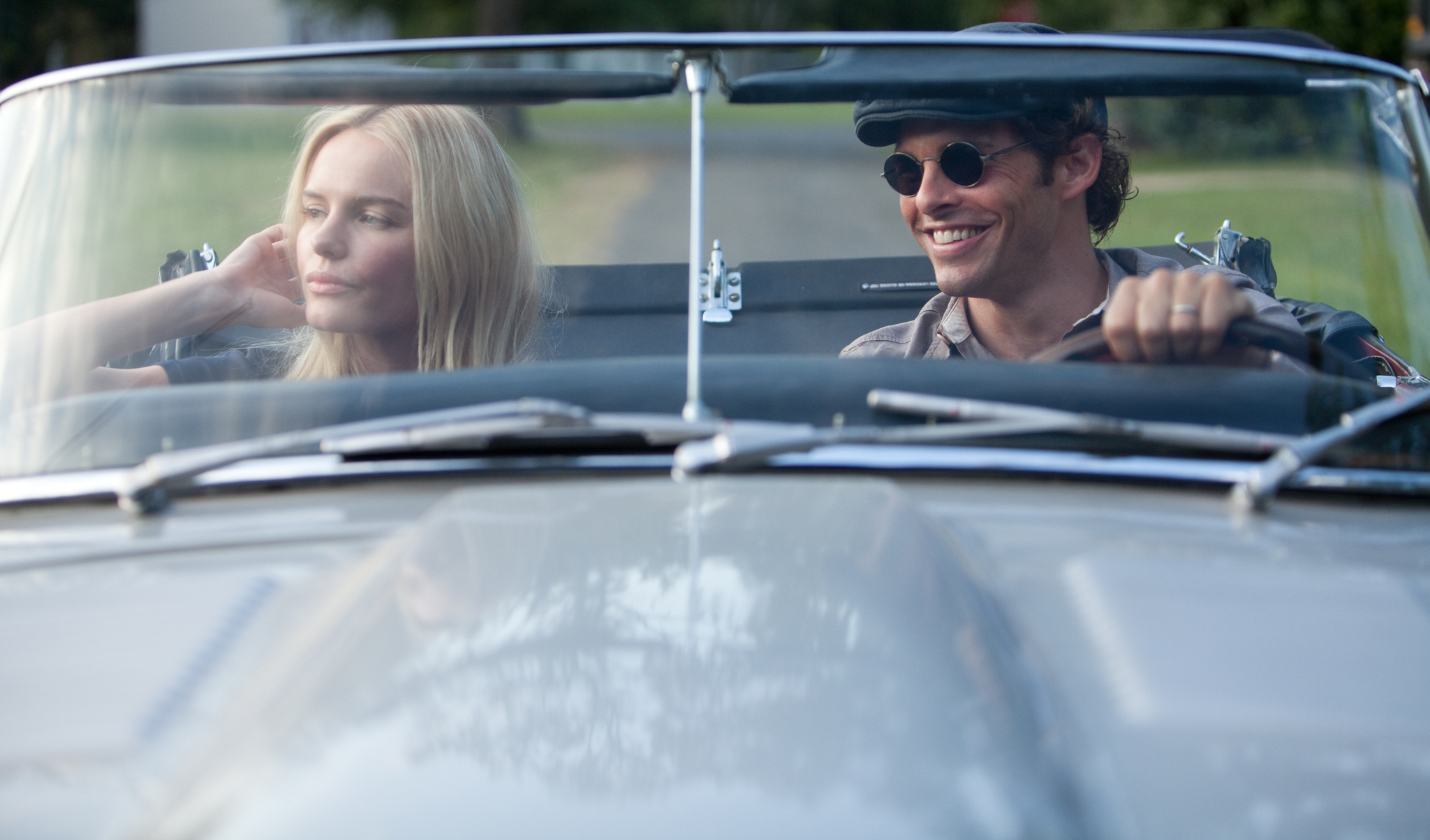 Still of James Marsden and Kate Bosworth in Straw Dogs (2011)