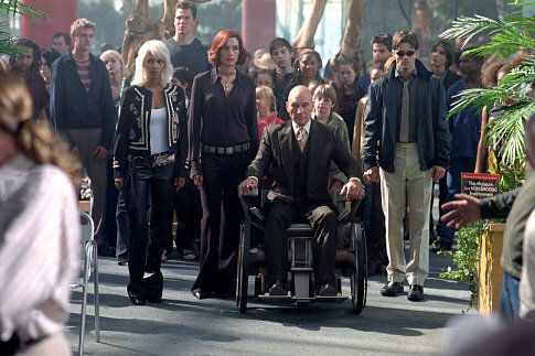 Still of Famke Janssen, Halle Berry, Patrick Stewart and James Marsden in Iksmenai 2 (2003)