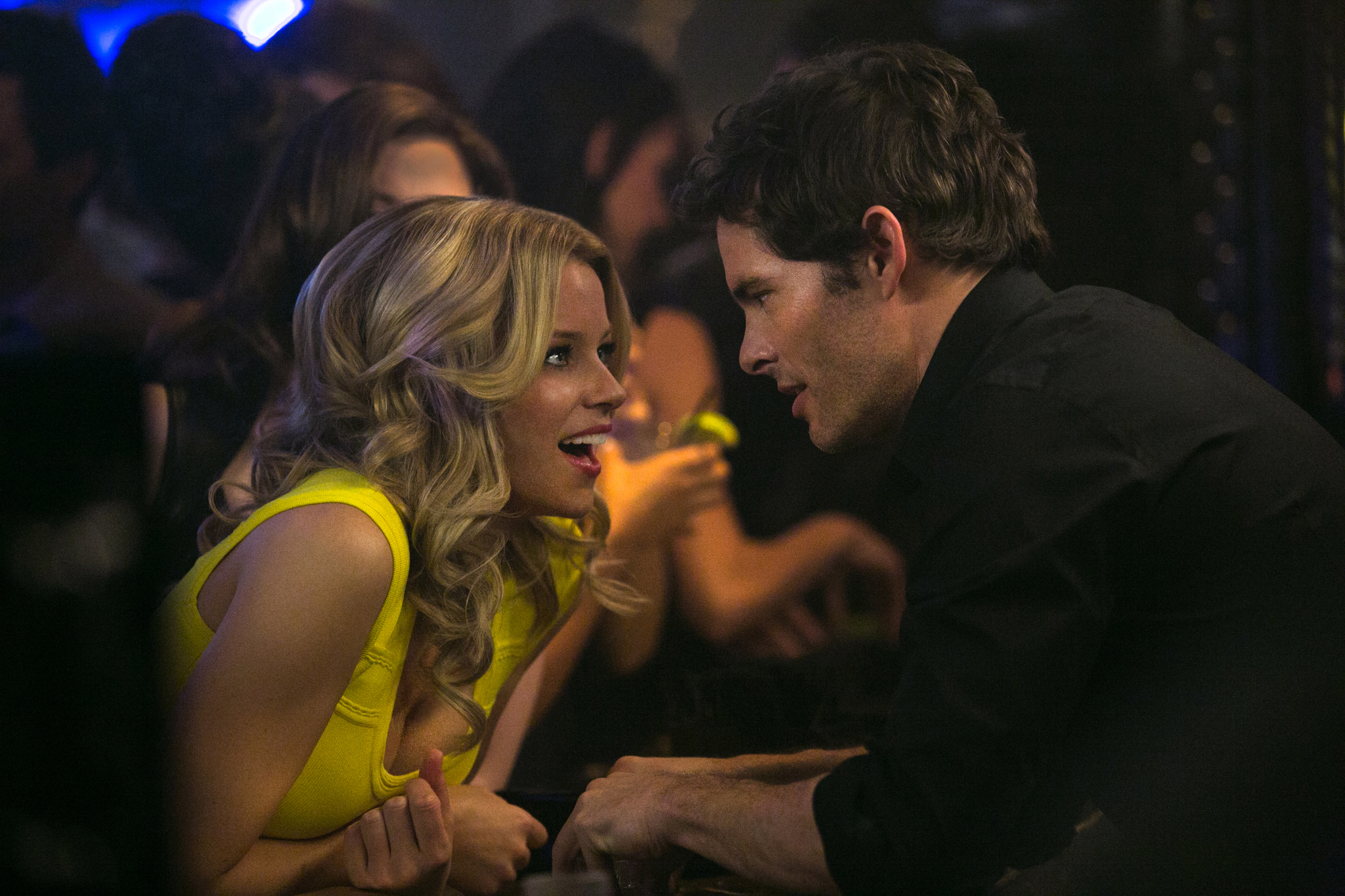 Still of James Marsden and Elizabeth Banks in Nors mirk is gedos (2014)