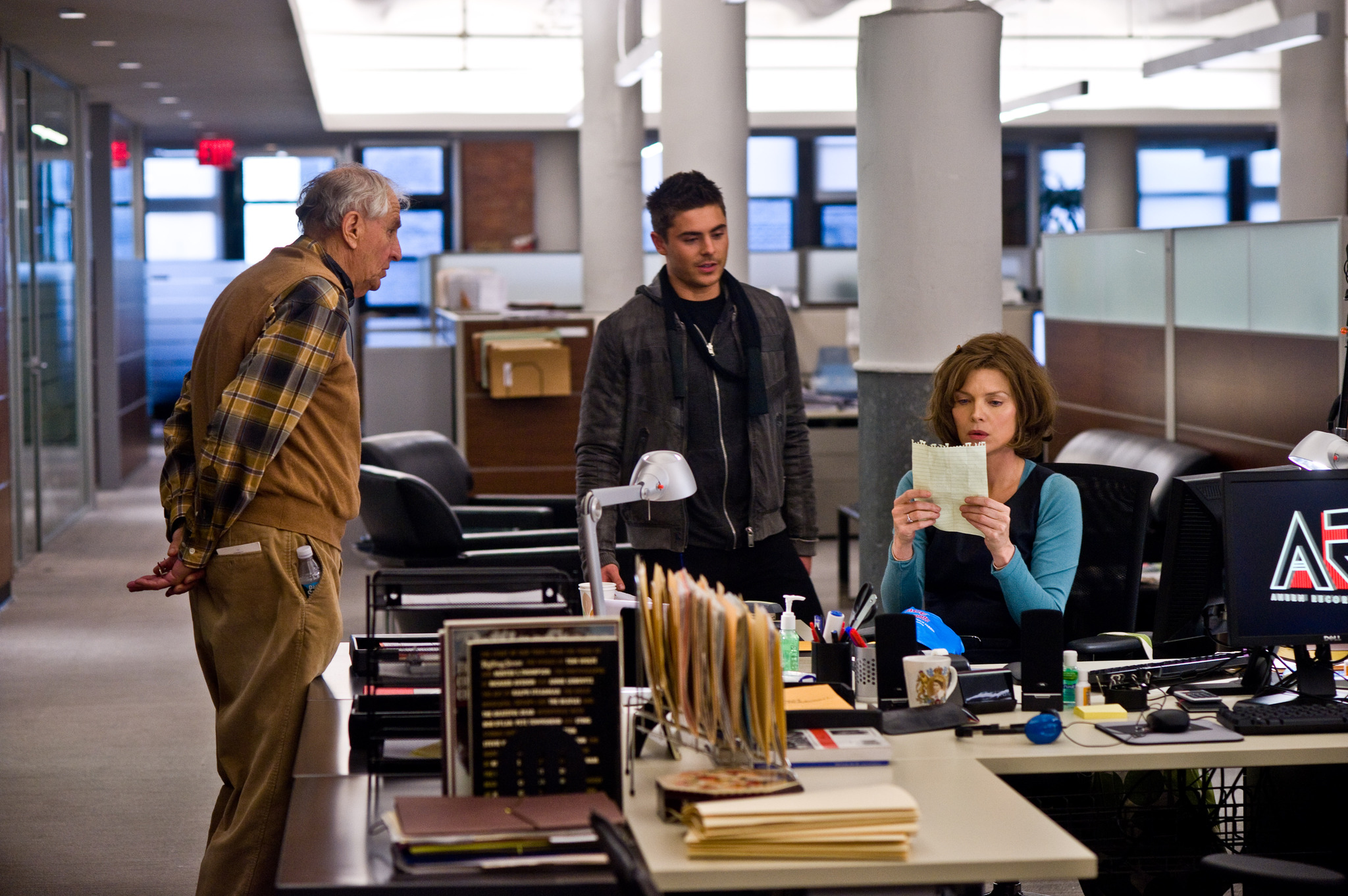 Michelle Pfeiffer, Garry Marshall and Zac Efron in Naujieji metai Niujorke (2011)