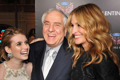 Julia Roberts, Garry Marshall and Emma Roberts at event of Valentino diena (2010)