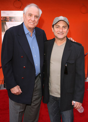 Kevin Pollak and Garry Marshall at event of Mother Ghost (2002)