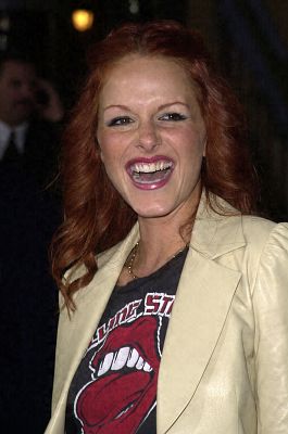 Monet Mazur at event of Angel Eyes (2001)