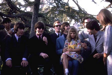 The Beatles ( Geroge Harrison, John Lennon, Ringo Starr, Paul McCartney, accompanied by fans)