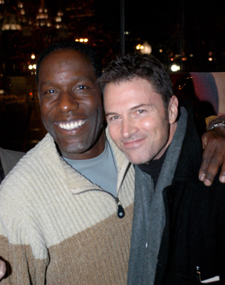 Tim Daly and James McDaniel at event of Edge of America (2003)