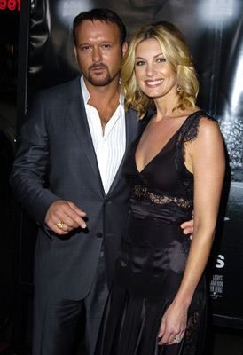 Faith Hill and Tim McGraw at event of Penktadienio vakaro ziburiai (2004)