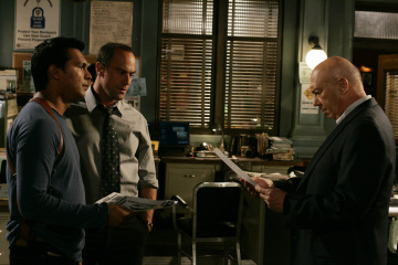Still of Christopher Meloni, Adam Beach and Dann Florek in Law & Order: Special Victims Unit (1999)