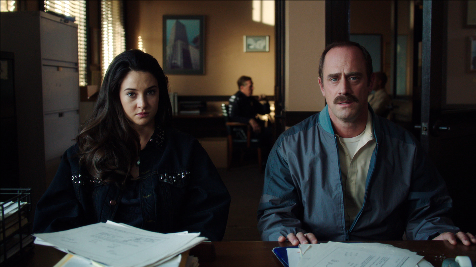 Still of Christopher Meloni and Shailene Woodley in White Bird in a Blizzard (2014)
