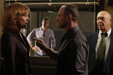 Still of Christine Lahti, Christopher Meloni and Dann Florek in Law & Order: Special Victims Unit (1999)