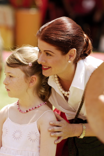 Still of Debra Messing in The Starter Wife (2007)