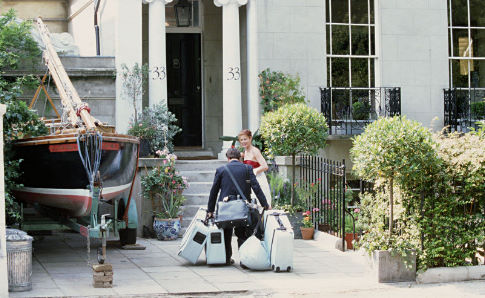 Still of Dermot Mulroney and Debra Messing in The Wedding Date (2005)