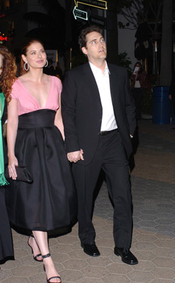 Debra Messing and Daniel Zelman at event of The Wedding Date (2005)