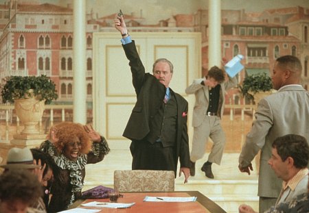 Still of John Cleese, Rowan Atkinson, Whoopi Goldberg, Cuba Gooding Jr. and Breckin Meyer in Rat Race (2001)