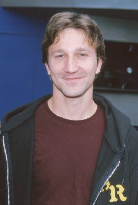 Breckin Meyer at event of Flinstounai Viva Rok Vegase (2000)