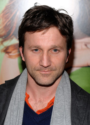 Breckin Meyer at event of Keliamieji metai (2010)