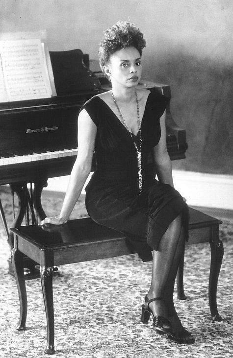 Still of Debbi Morgan in Eve's Bayou (1997)