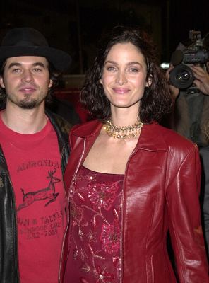 Carrie-Anne Moss at event of Red Planet (2000)