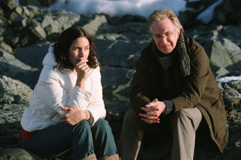 Still of Alan Rickman and Carrie-Anne Moss in Snow Cake (2006)